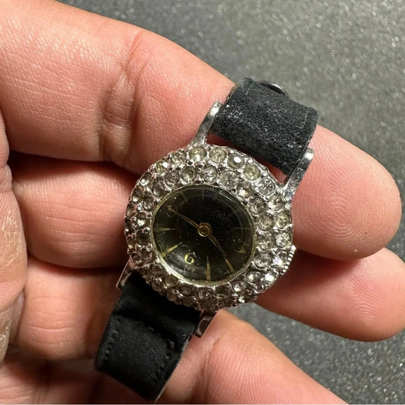 Vintage Pedre Ladies Watch Mechanical Wind Up Silver Tone Black Dial Working - Picture 6 of 8